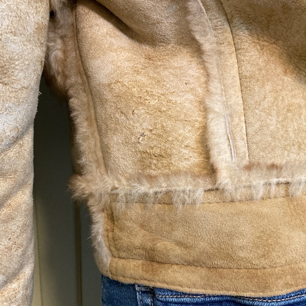 Women's Tan Shearling Zip-Up Jacket with Plush Collar - Picture 7 of 15